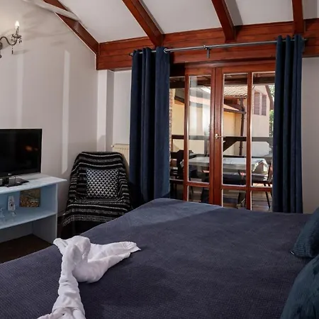 فندق مبيت وإفطار Eden Lounge Restaurant & 3*