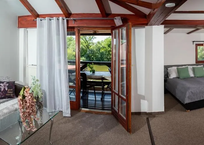 Eden Lounge Restaurant & Отель типа 