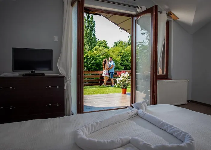 Eden Lounge Restaurant & 3* Верешедьхаз