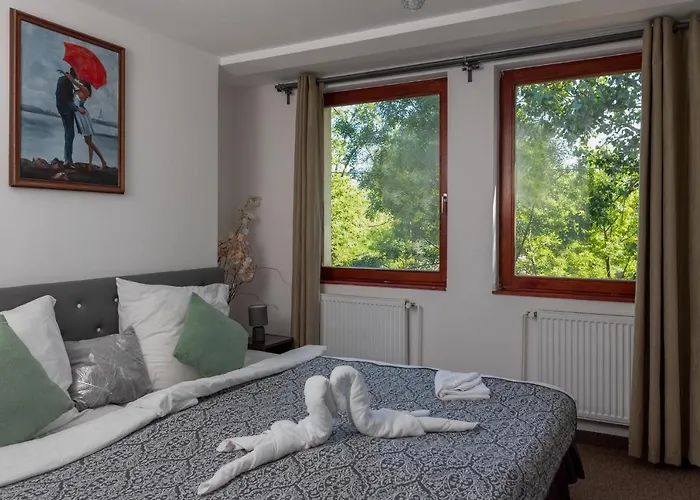 Eden Lounge Restaurant &