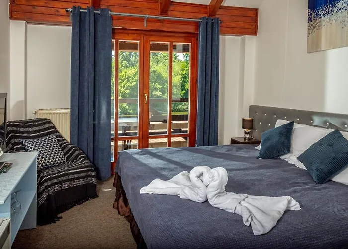 Eden Lounge Restaurant & 3*