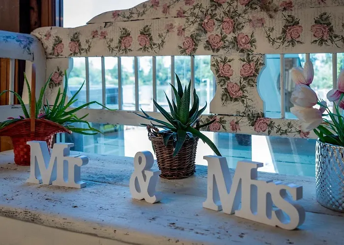 Eden Lounge Restaurant & 3*