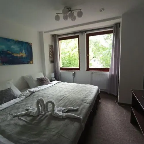 Eden Lounge Restaurant & Верешедьхаз