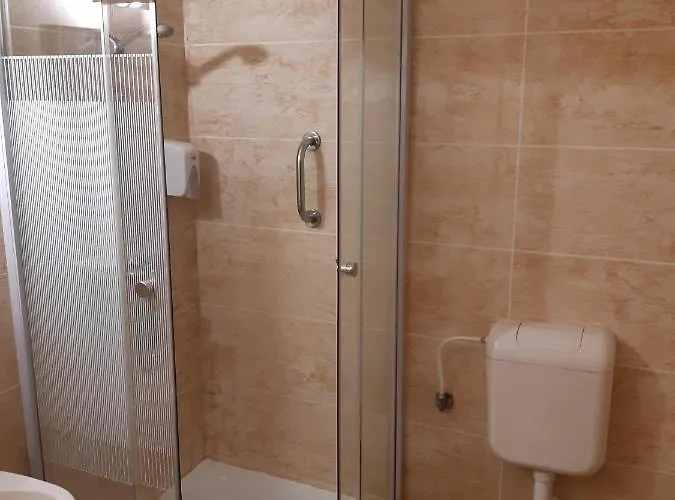 Eden Lounge Restaurant & Отель типа 