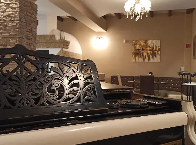 Eden Lounge Restaurant & Верешедьхаз